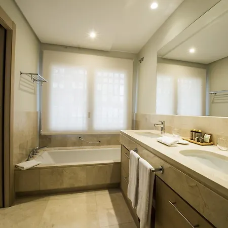 Beach Peaceful Seclusion, 2 Bdr Apartment
